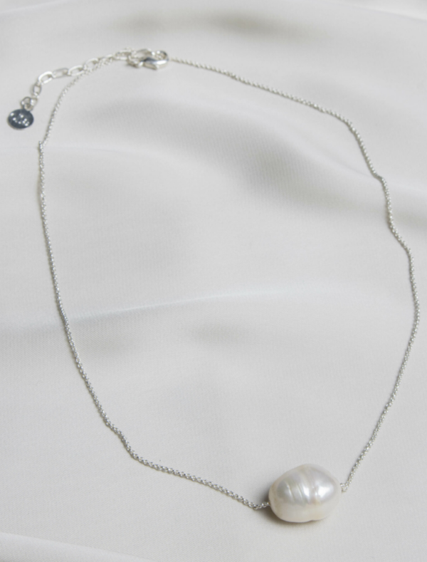 Olia - Pearl and Silver Necklace - Elise