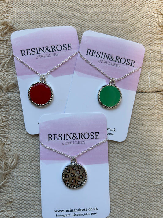 Resin&Rose - Medium Round Necklace