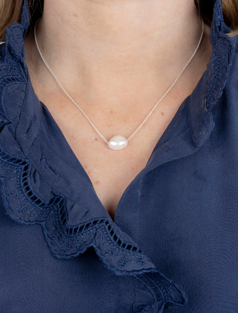 Olia - Pearl and Silver Necklace - Elise