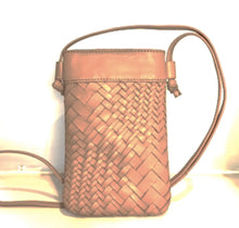 Load image into Gallery viewer, Bell &amp; Fox- Handwoven Crossbody Bag- Kasi
